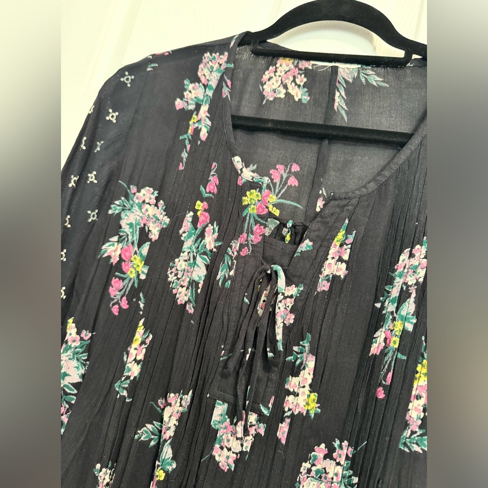 Floral Women’s Blouse - Picture 2 of 3
